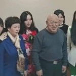 有两点国内良多女人难做到（“皈依朱颜”王祖贤：两受情伤、风评所困她的哀怨又有谁懂？）？57岁港星重溺走穴身段发福露大肚腩抱女粉揩油网友：辣眼睛（郝蕾把我方装束成贵妇幼肚腩显著显瘦的黑裙也遮不住她的饱满